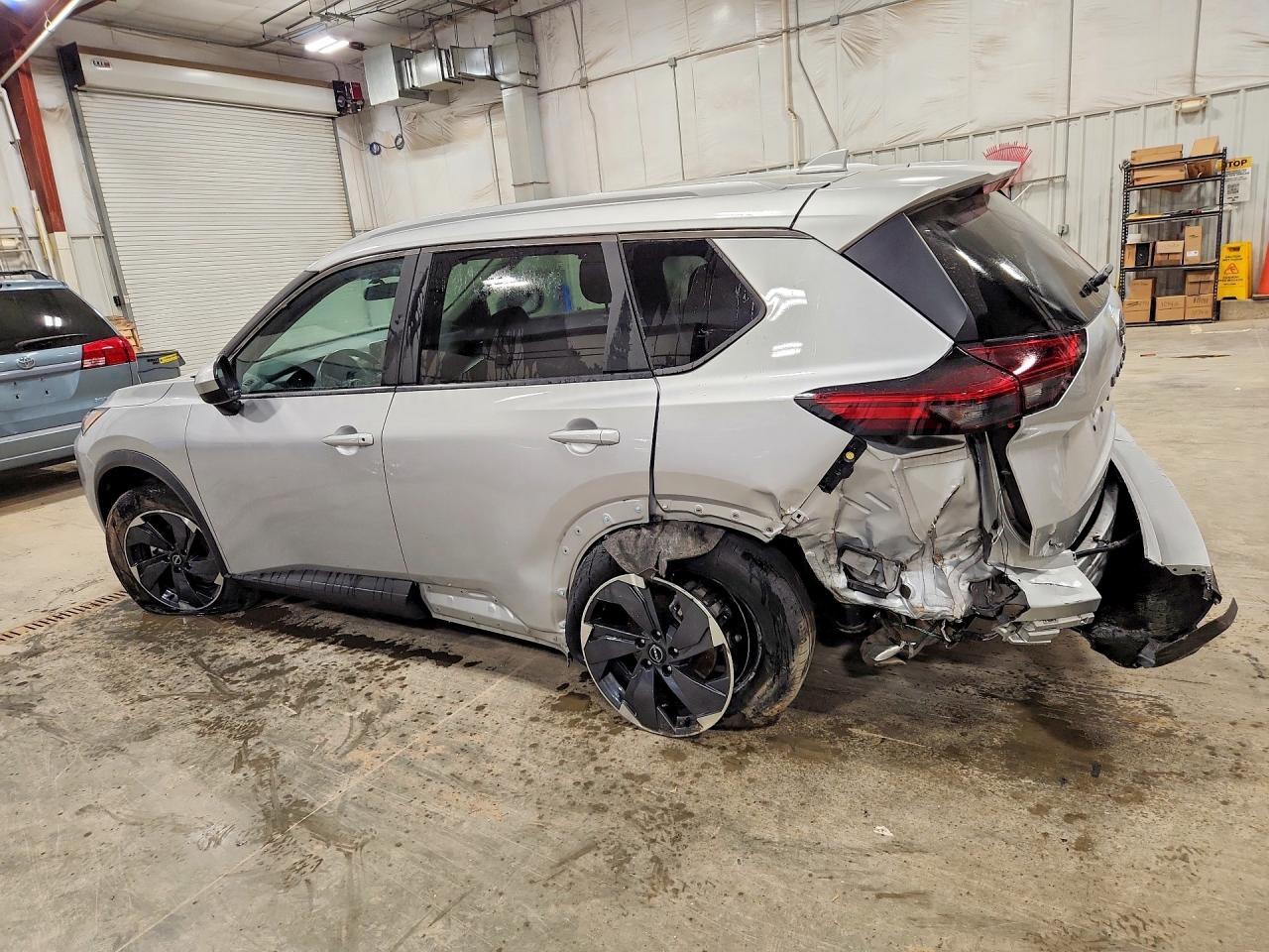 2024 Nissan Rogue Sv - zdjęcie 2