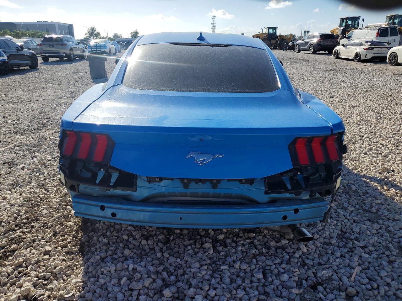 2025 Ford Mustang - zdjęcie 6