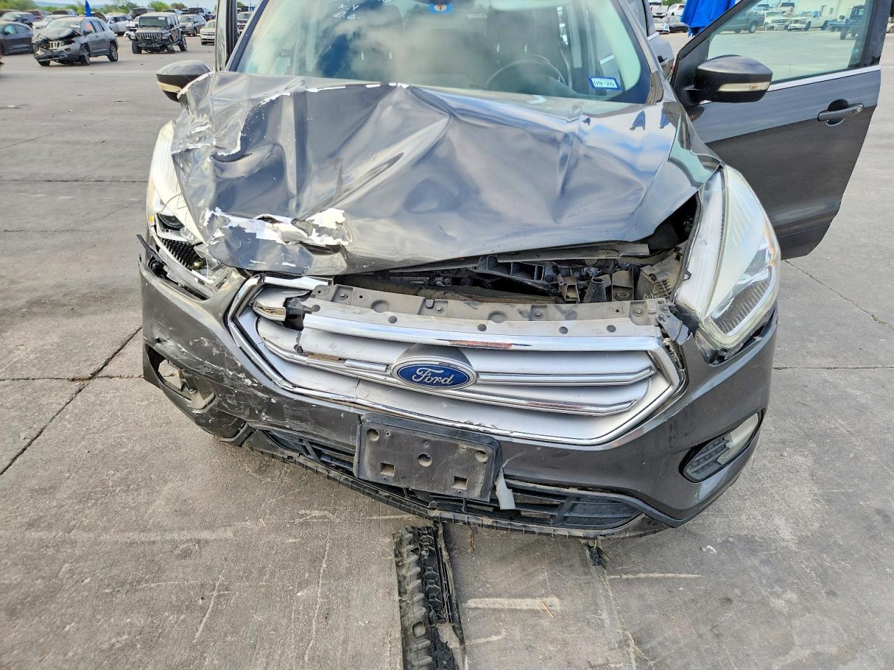 2017 Ford Escape Titanium - zdjęcie 11