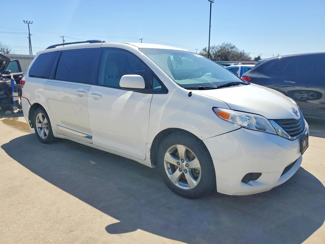 2013 Toyota Sienna Le 8-Passenger - zdjęcie 4