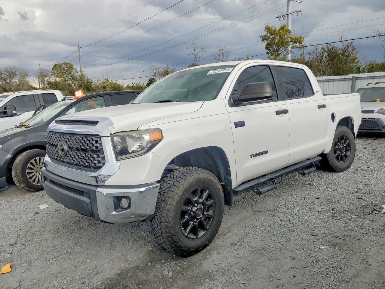 2020 Toyota Tundra Sr5 - zdjęcie główne