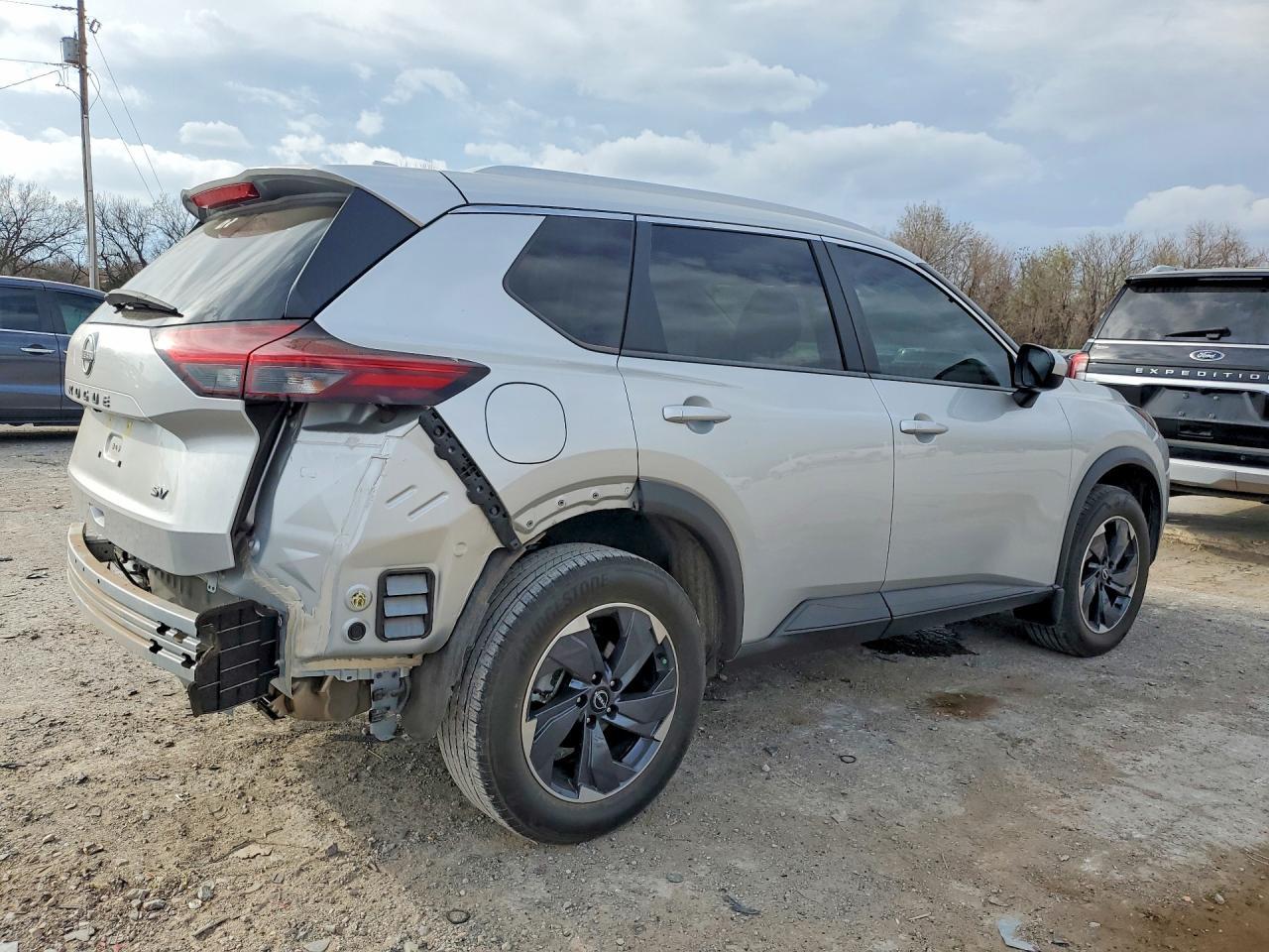 2024 Nissan Rogue Sv - zdjęcie 3