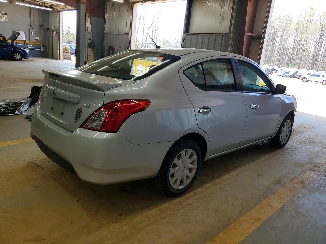 2019 Nissan Versa Sv - zdjęcie 3