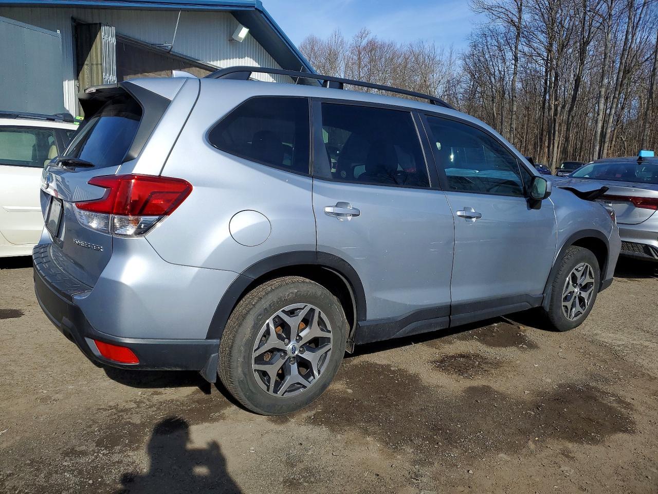 2020 Subaru Forester Premium - zdjęcie 3