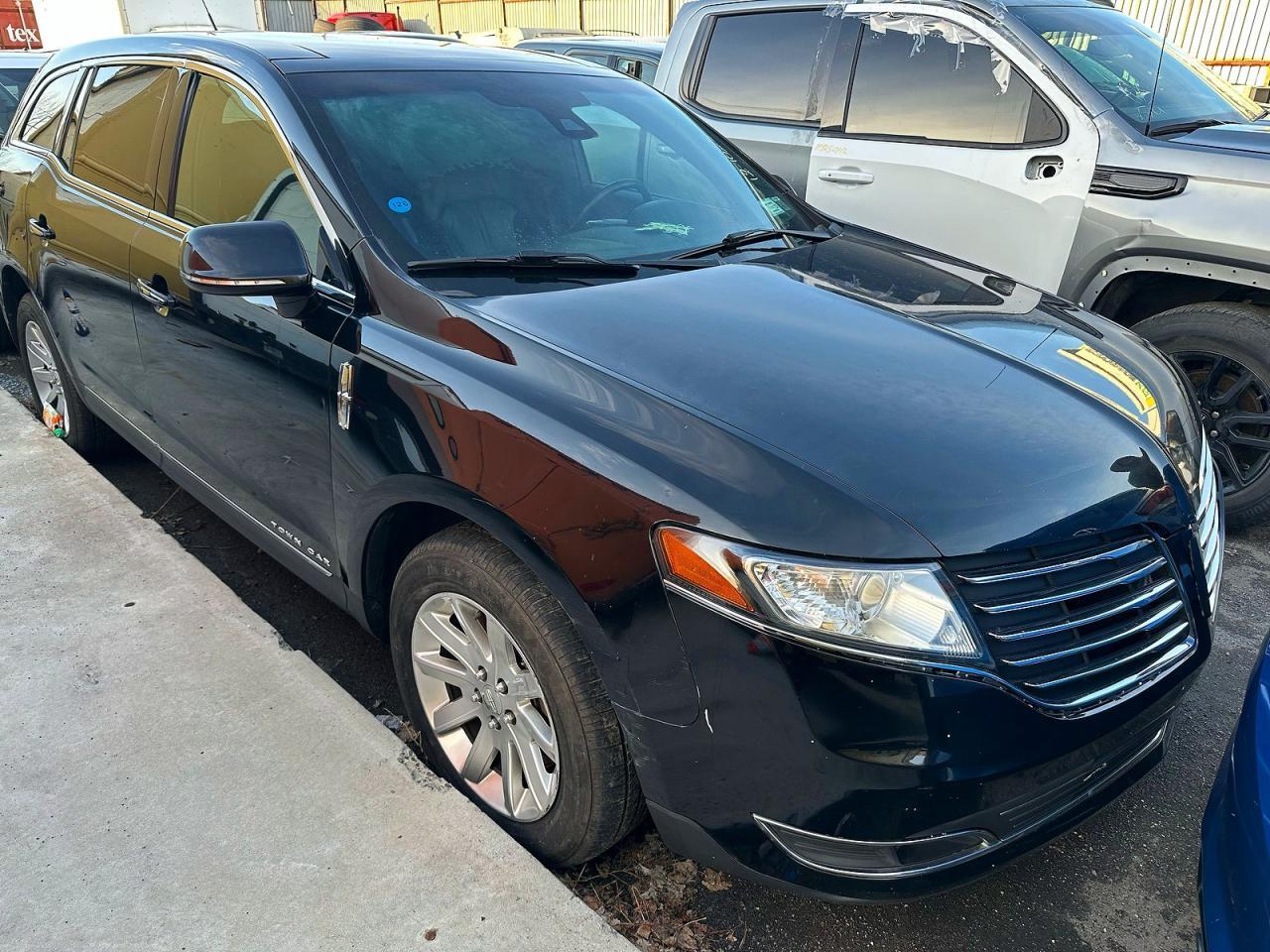 2018 Lincoln Mkt - zdjęcie główne