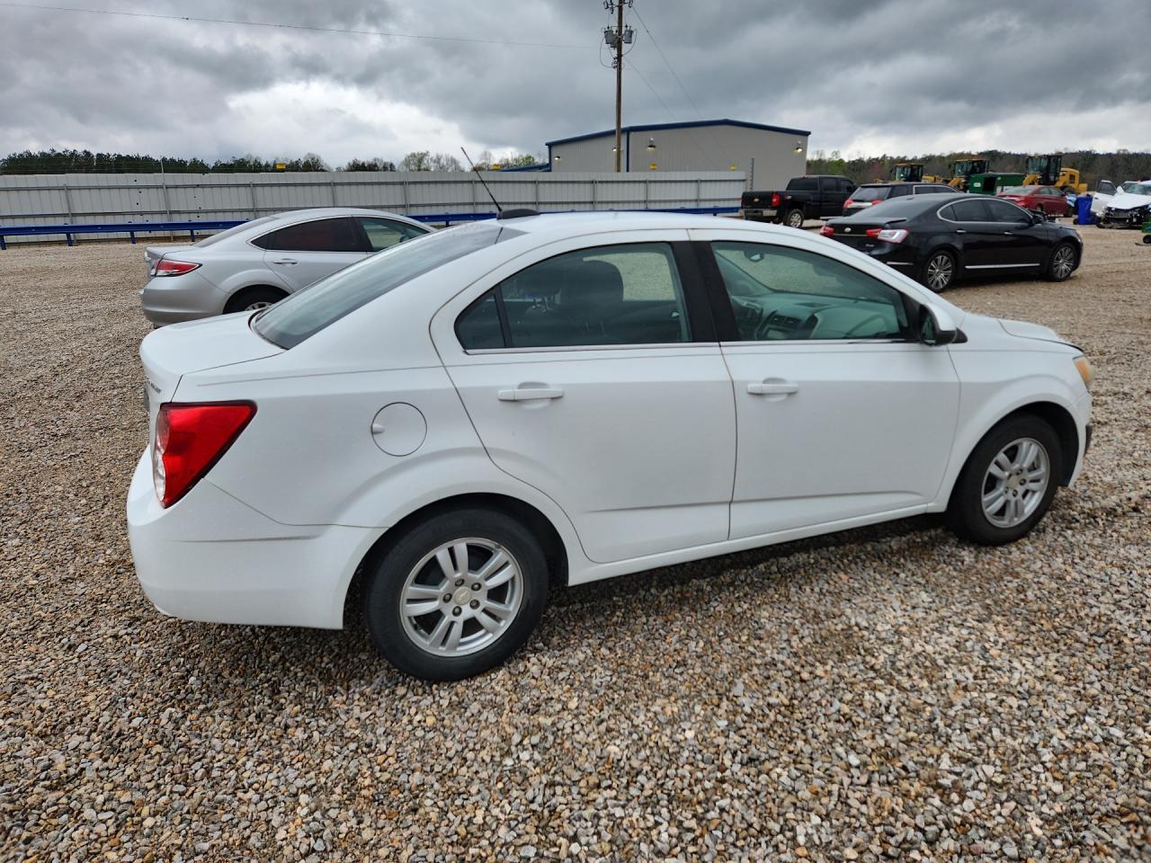 2016 Chevrolet Sonic Lt - zdjęcie 3