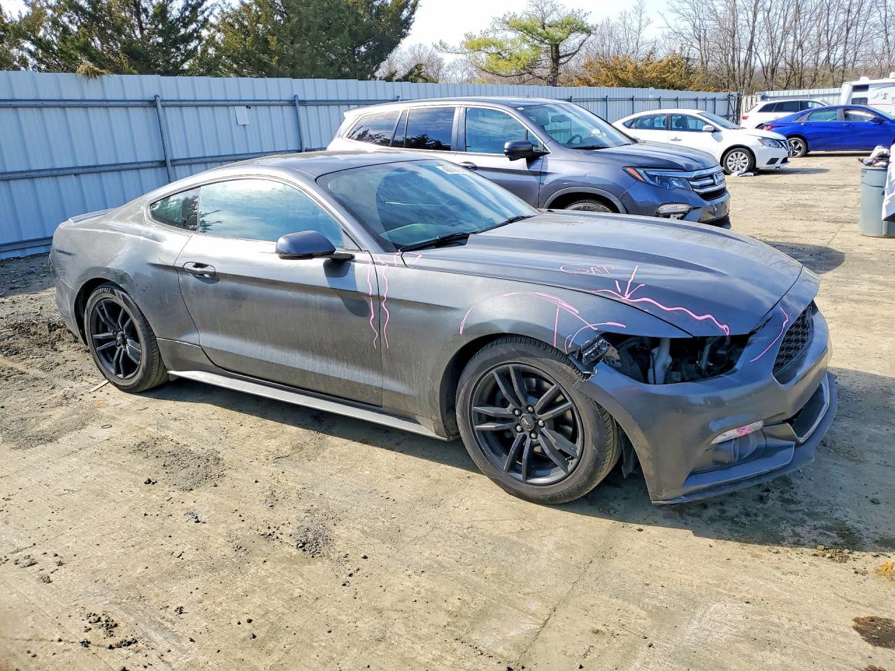 2015 Ford Mustang - zdjęcie 4