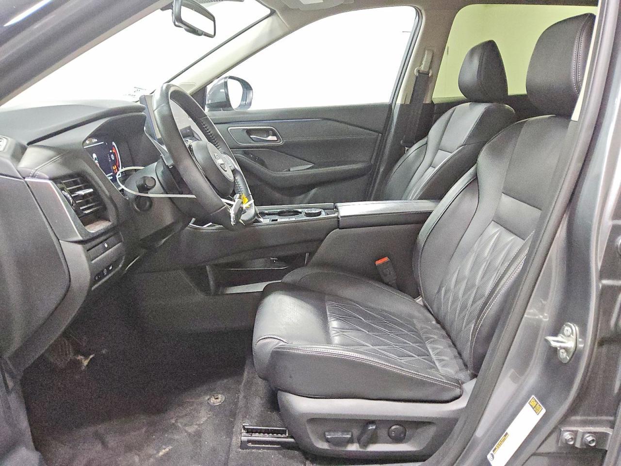 2024 Nissan Rogue Platinum - zdjęcie 7