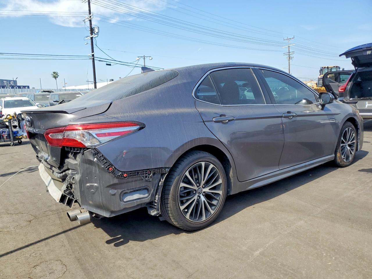 2019 Toyota Camry Se - zdjęcie 3