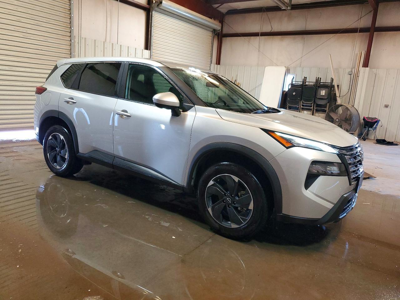 2025 Nissan Rogue Sv - zdjęcie 4