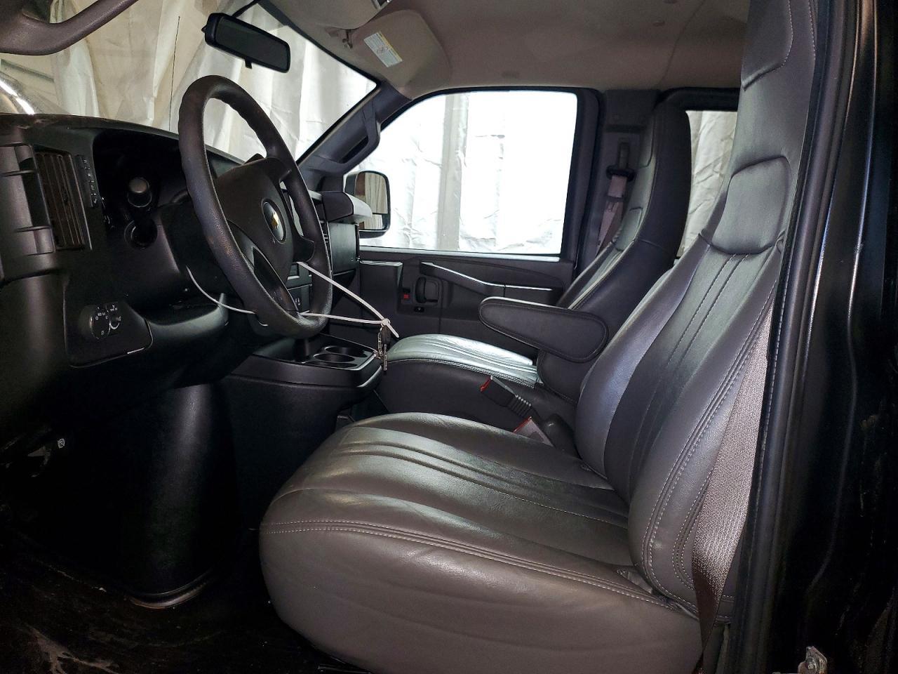 2022 Chevrolet Express G2500 Ls - zdjęcie 7