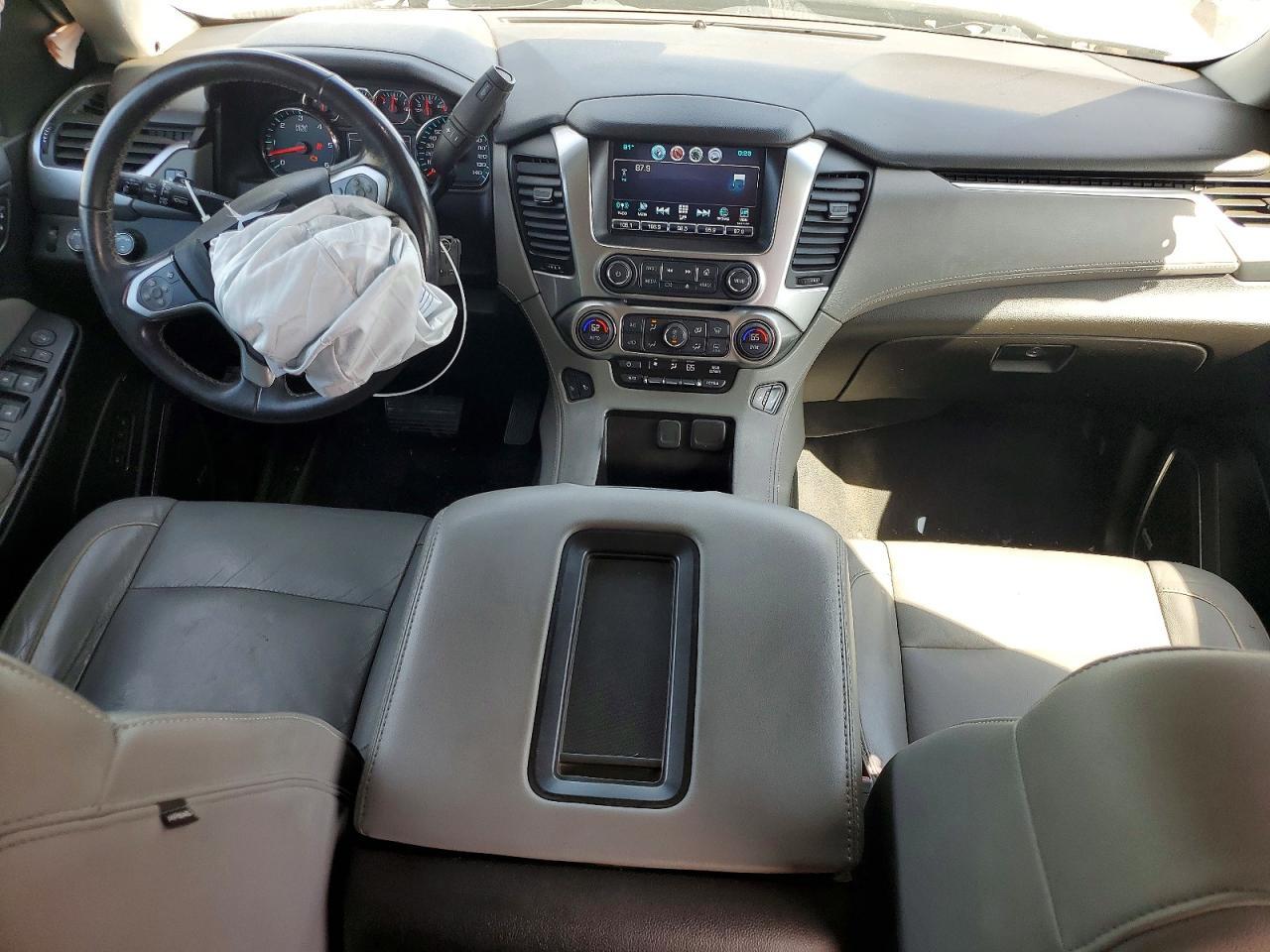 2019 Chevrolet Suburban - zdjęcie 8