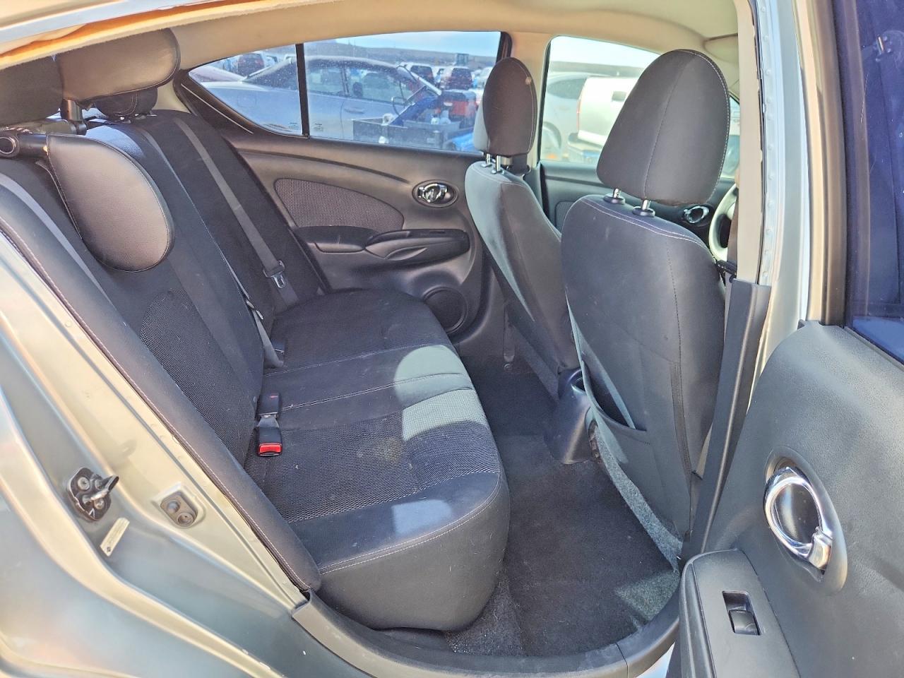 2014 Nissan Versa 1.6 S - zdjęcie 10
