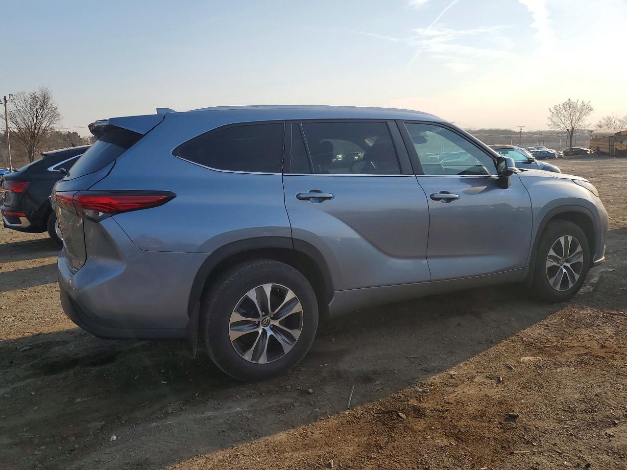 2023 Toyota Highlander Xle - zdjęcie 3