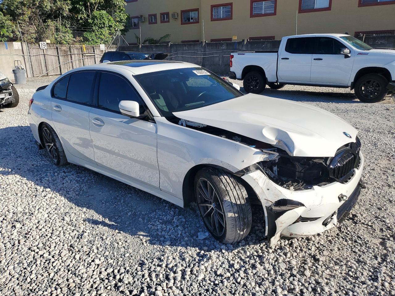 2020 BMW 330I - zdjęcie 4