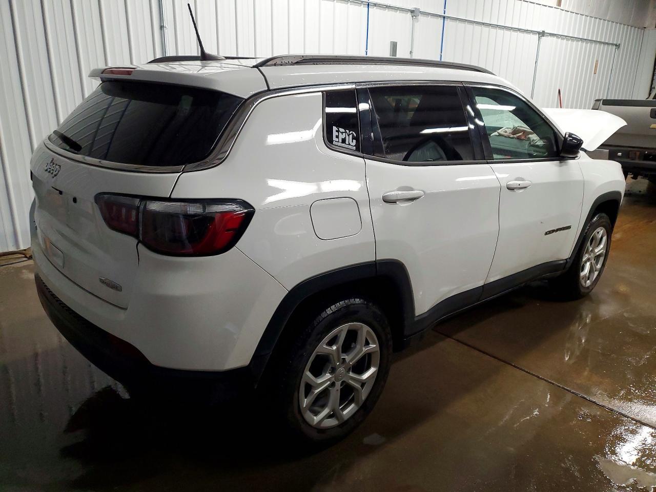 2024 Jeep Compass Latitude - zdjęcie 3