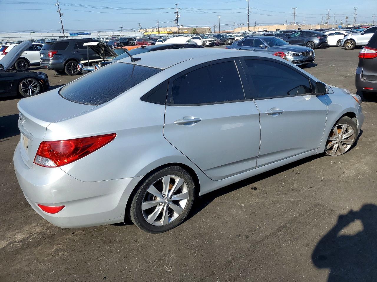 2014 Hyundai Accent Gls - zdjęcie 3