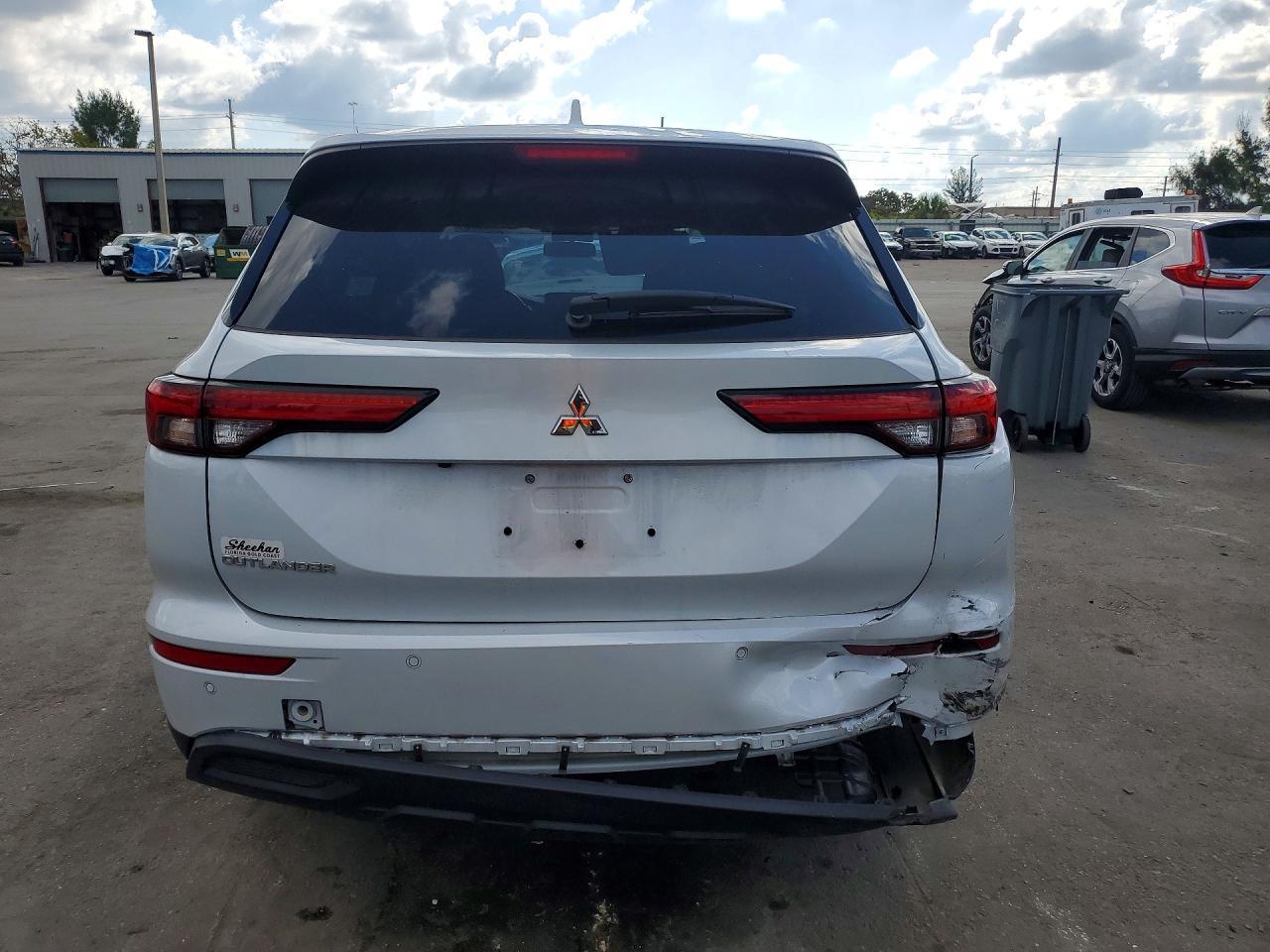 2024 Mitsubishi Outlander Es - zdjęcie 6