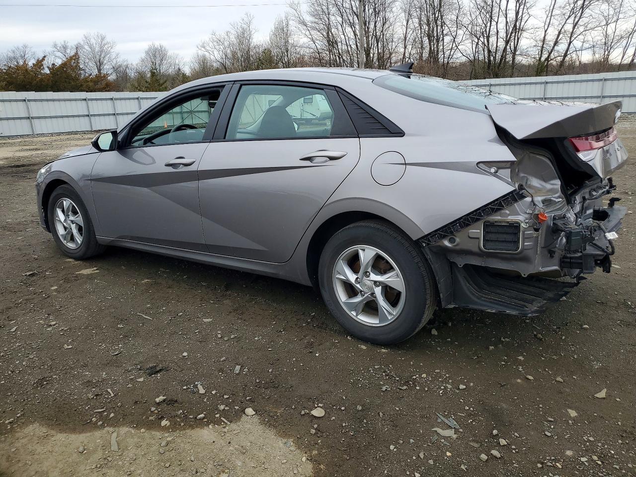 2021 Hyundai Elantra Se - zdjęcie 2