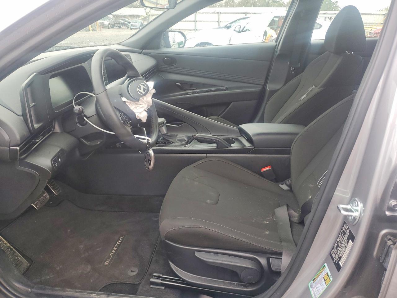 2025 Hyundai Elantra Sel Sport - zdjęcie 7