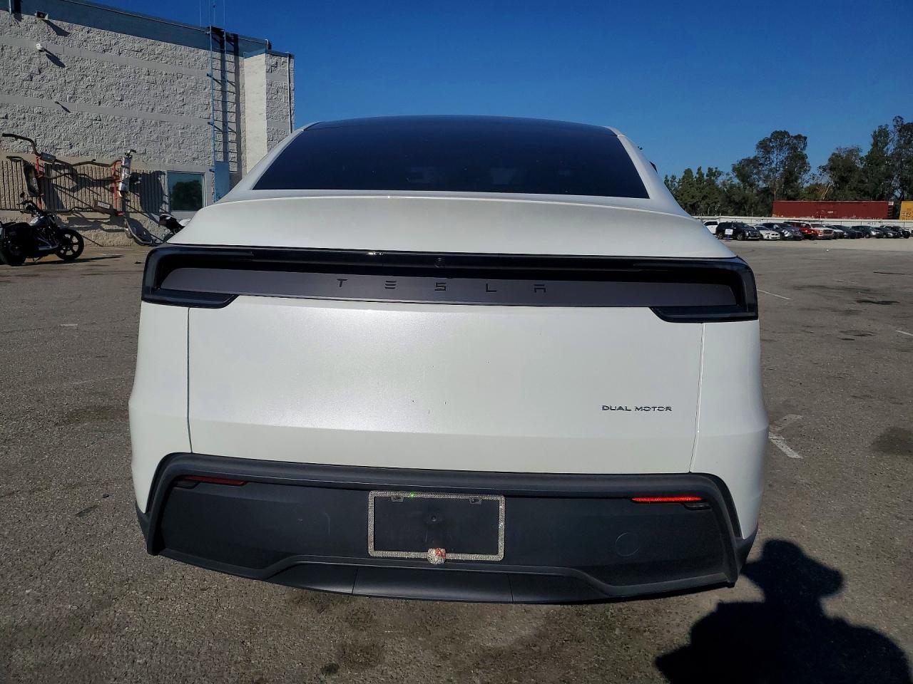 2026 Tesla Model Y - zdjęcie 6