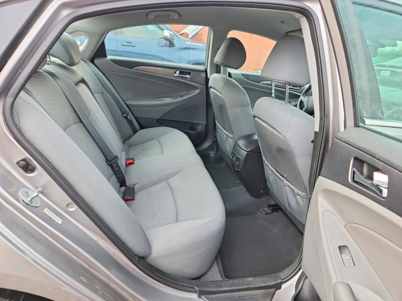 2013 Hyundai Sonata Hybrid Base - zdjęcie 10