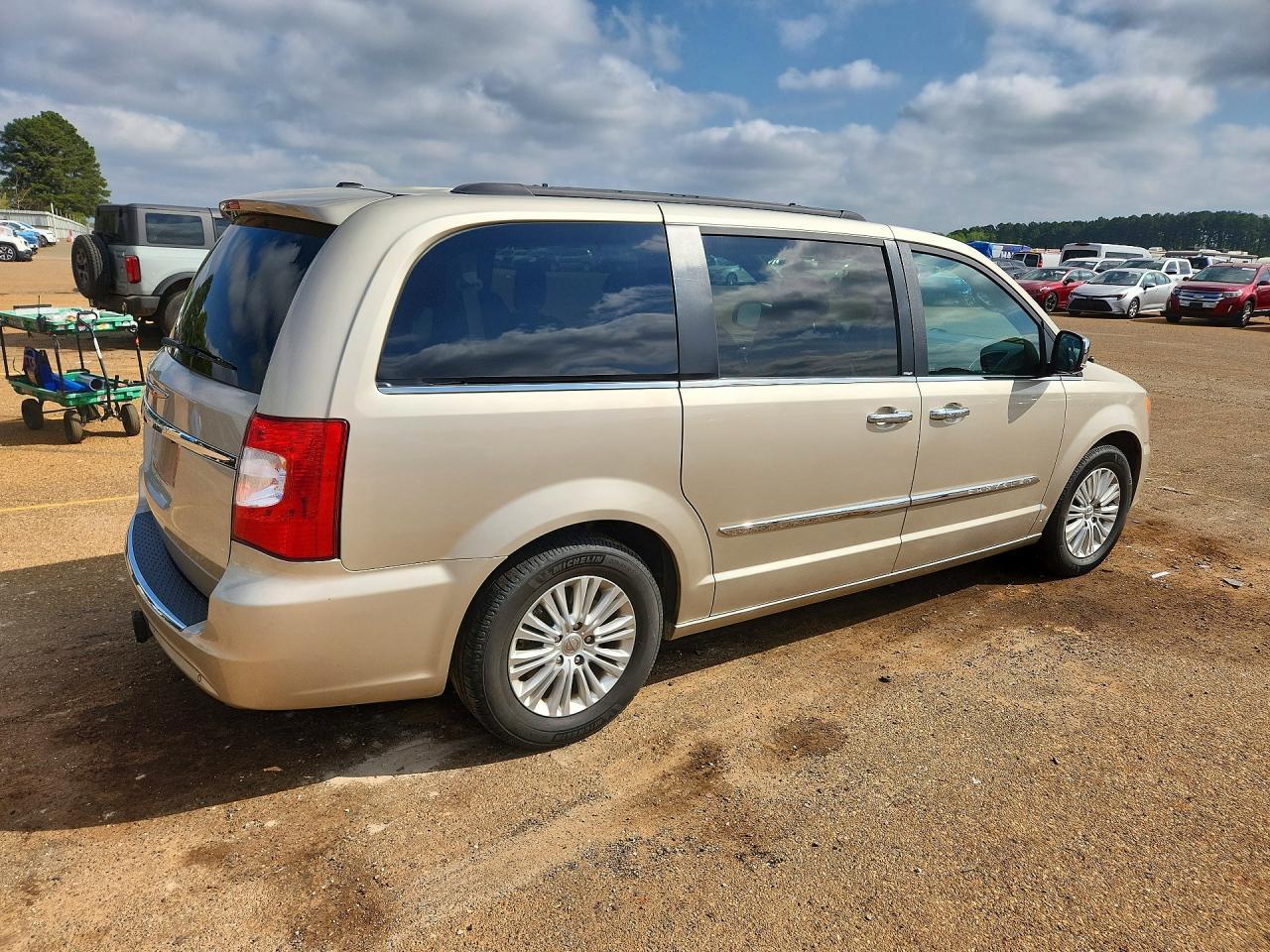 2013 Chrysler Town & Country Touring L - zdjęcie 3