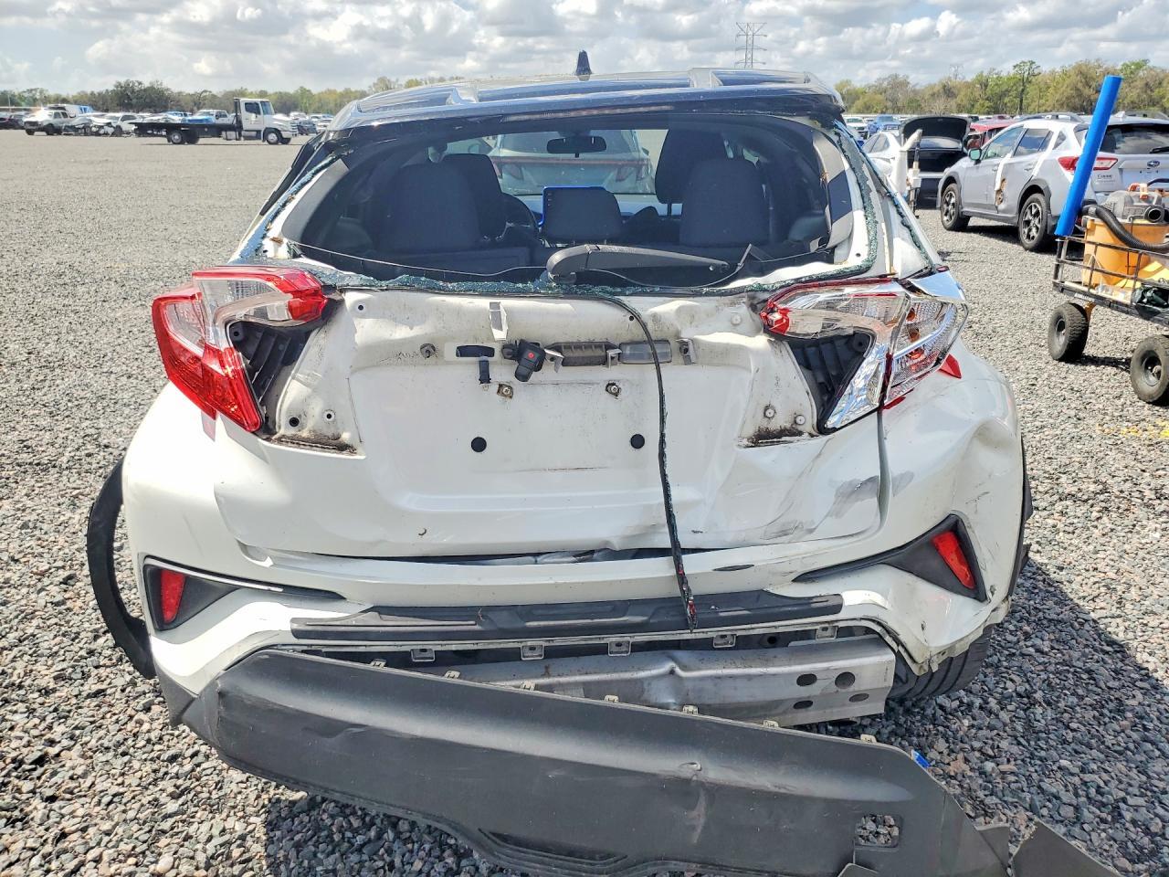 2020 Toyota C-Hr Xle - zdjęcie 6