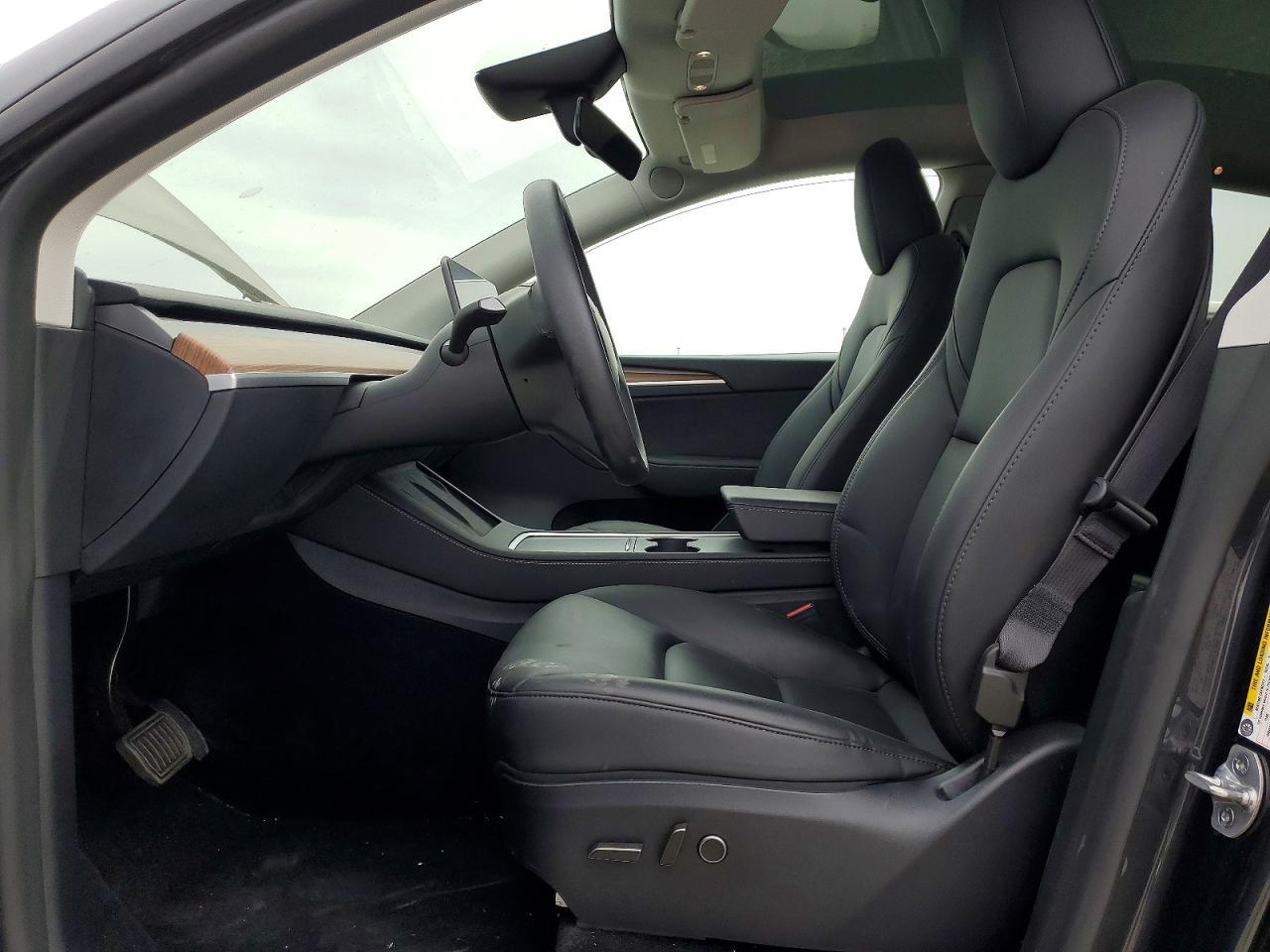 2024 Tesla Model Y - zdjęcie 7