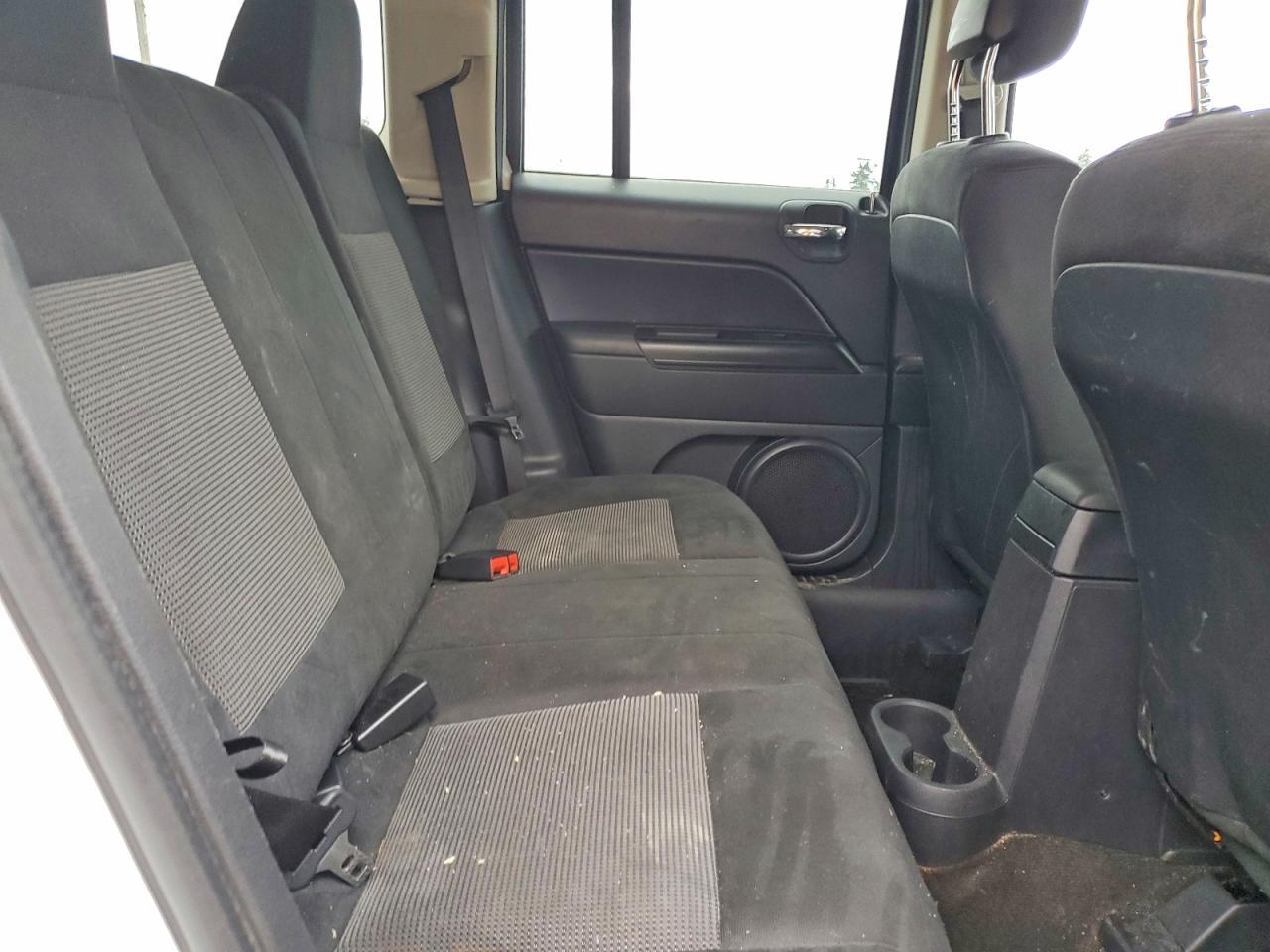 2014 Jeep Patriot Latitude - zdjęcie 11