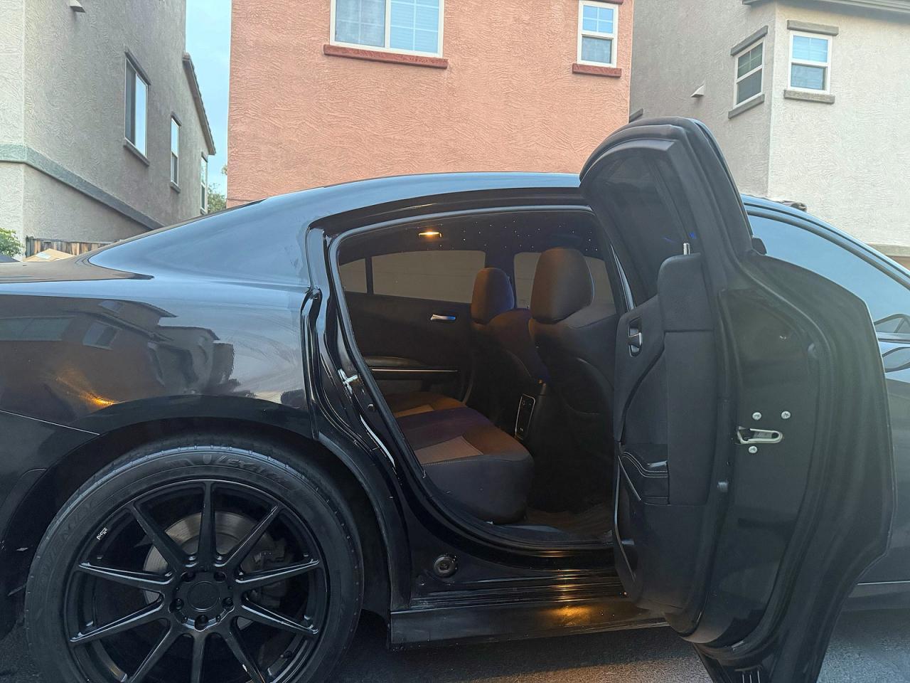 2019 Dodge Charger R - zdjęcie 6