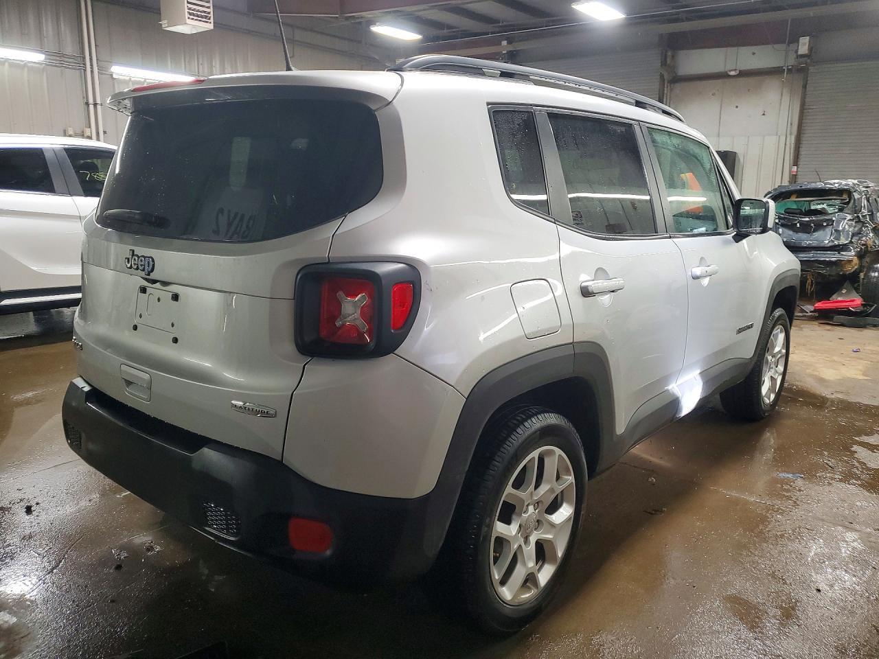 2018 Jeep Renegade Latitude - zdjęcie 3