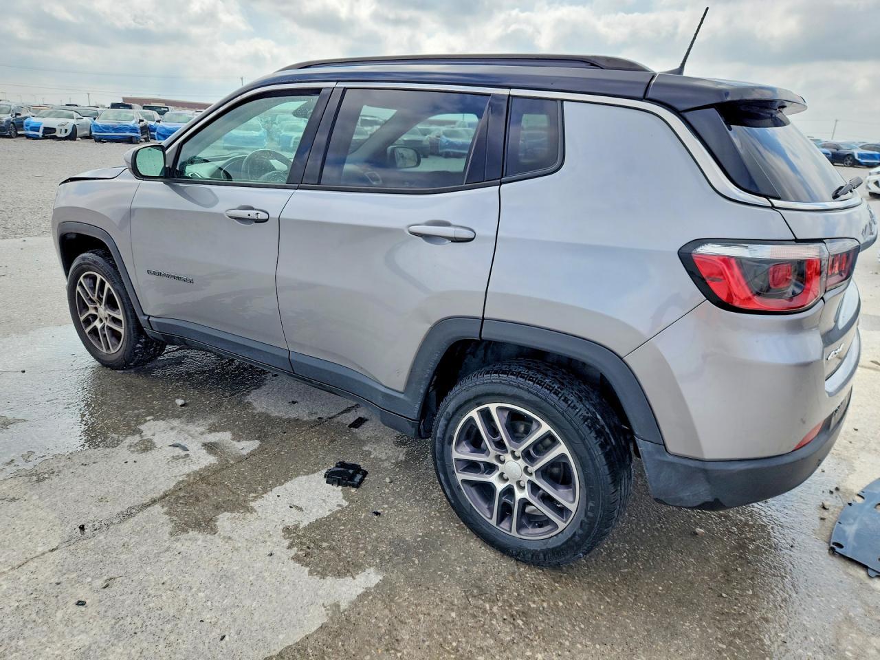 2018 Jeep Compass Latitude - zdjęcie 2
