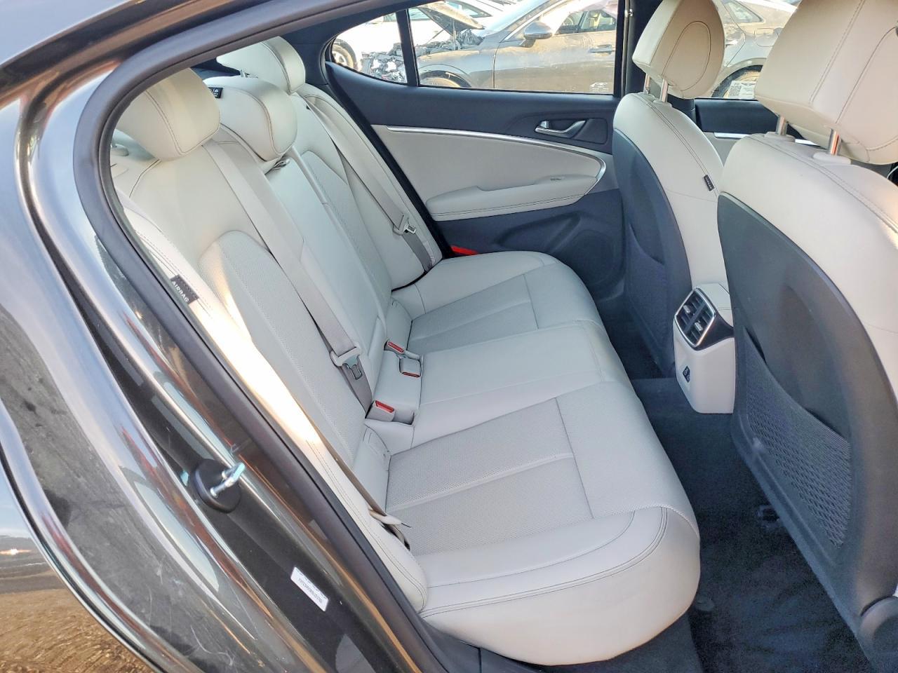 2025 Genesis G70 2.5T Rwd - zdjęcie 10