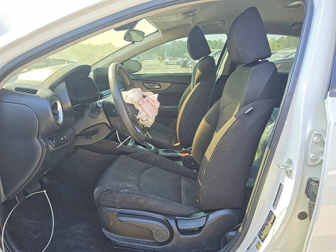 2021 Kia Forte Lxs - zdjęcie 7