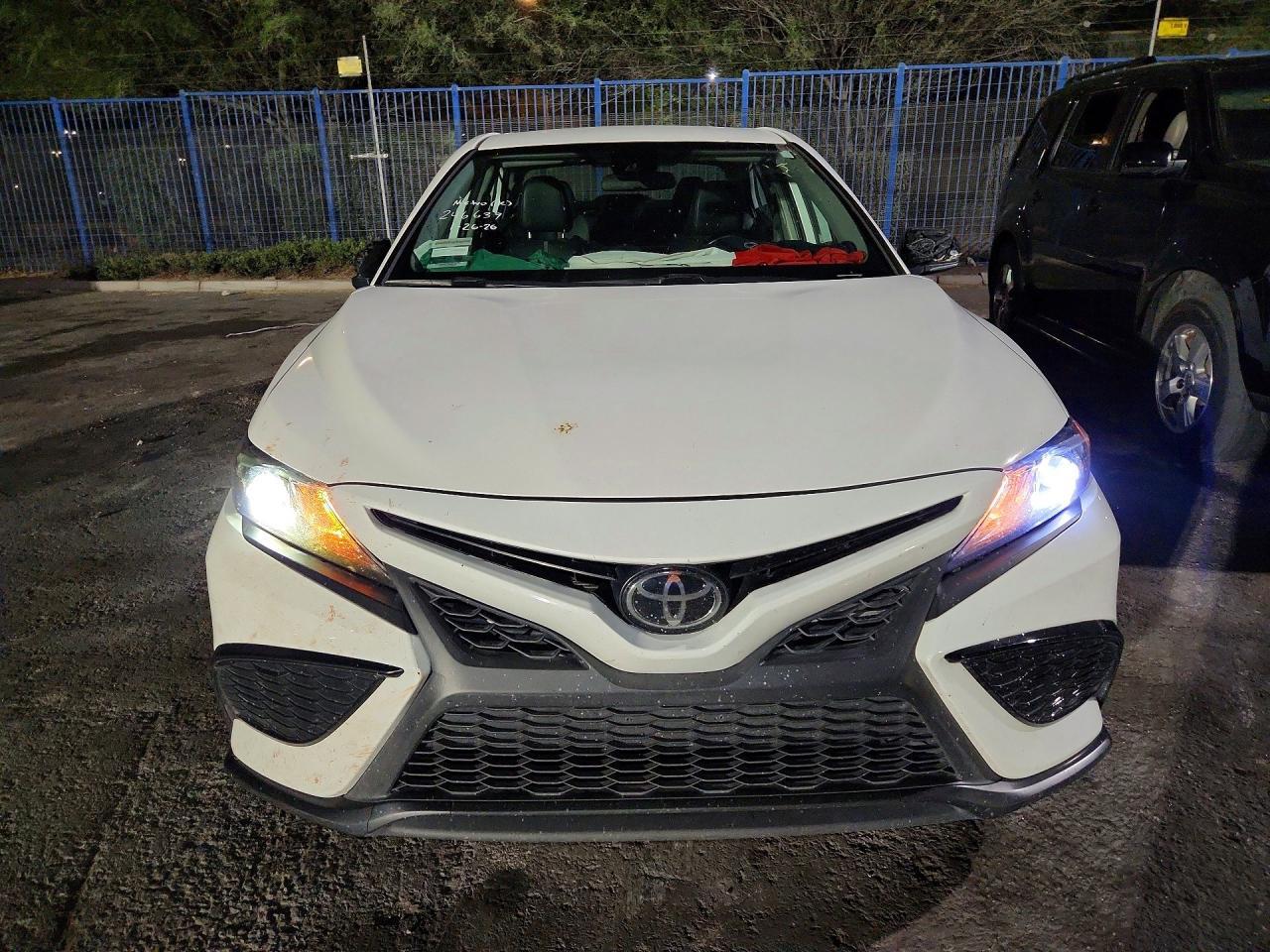 2022 Toyota Camry Se - zdjęcie 5