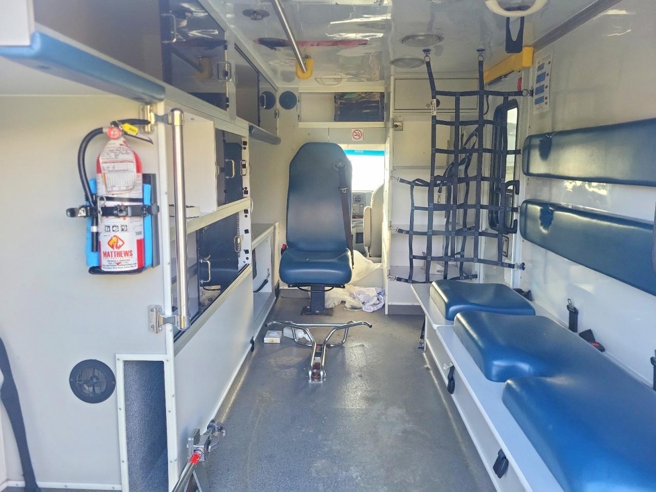 2016 Ford E-350 Ambulance - zdjęcie 10