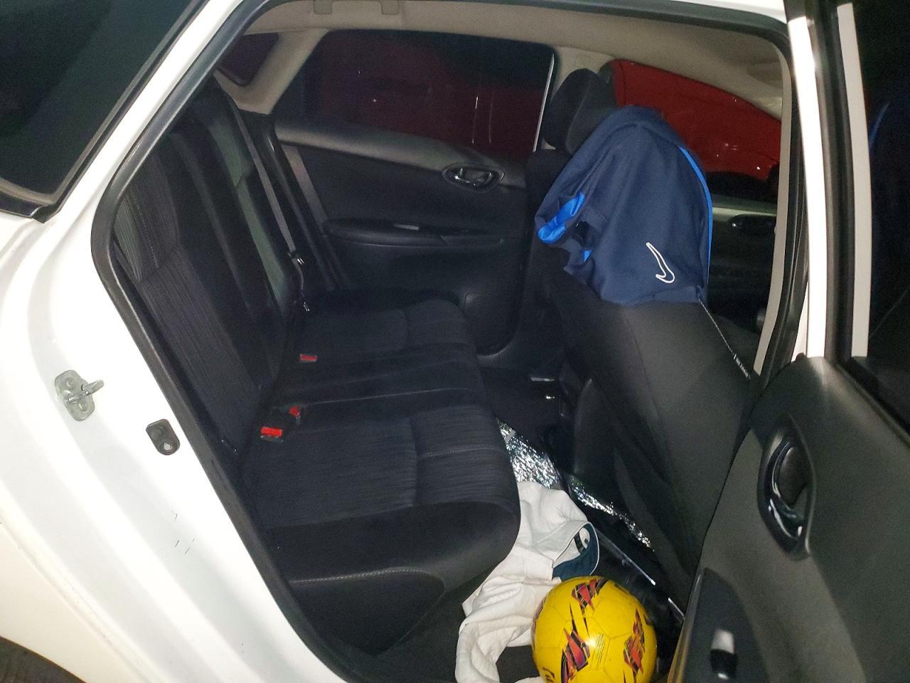 2017 Nissan Sentra S - zdjęcie 11