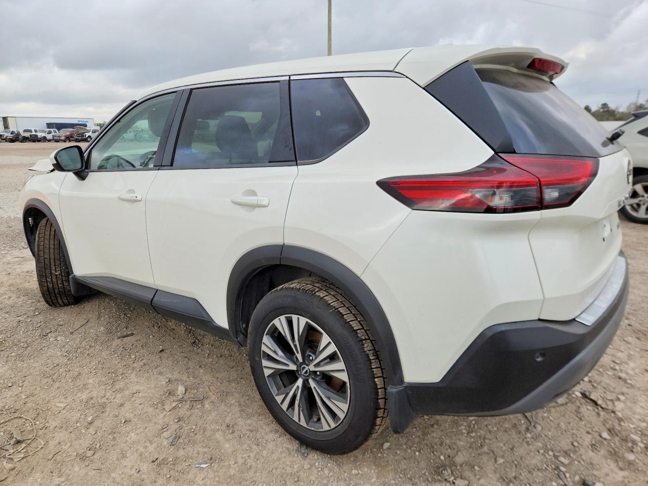 2023 Nissan Rogue Sv - zdjęcie 2