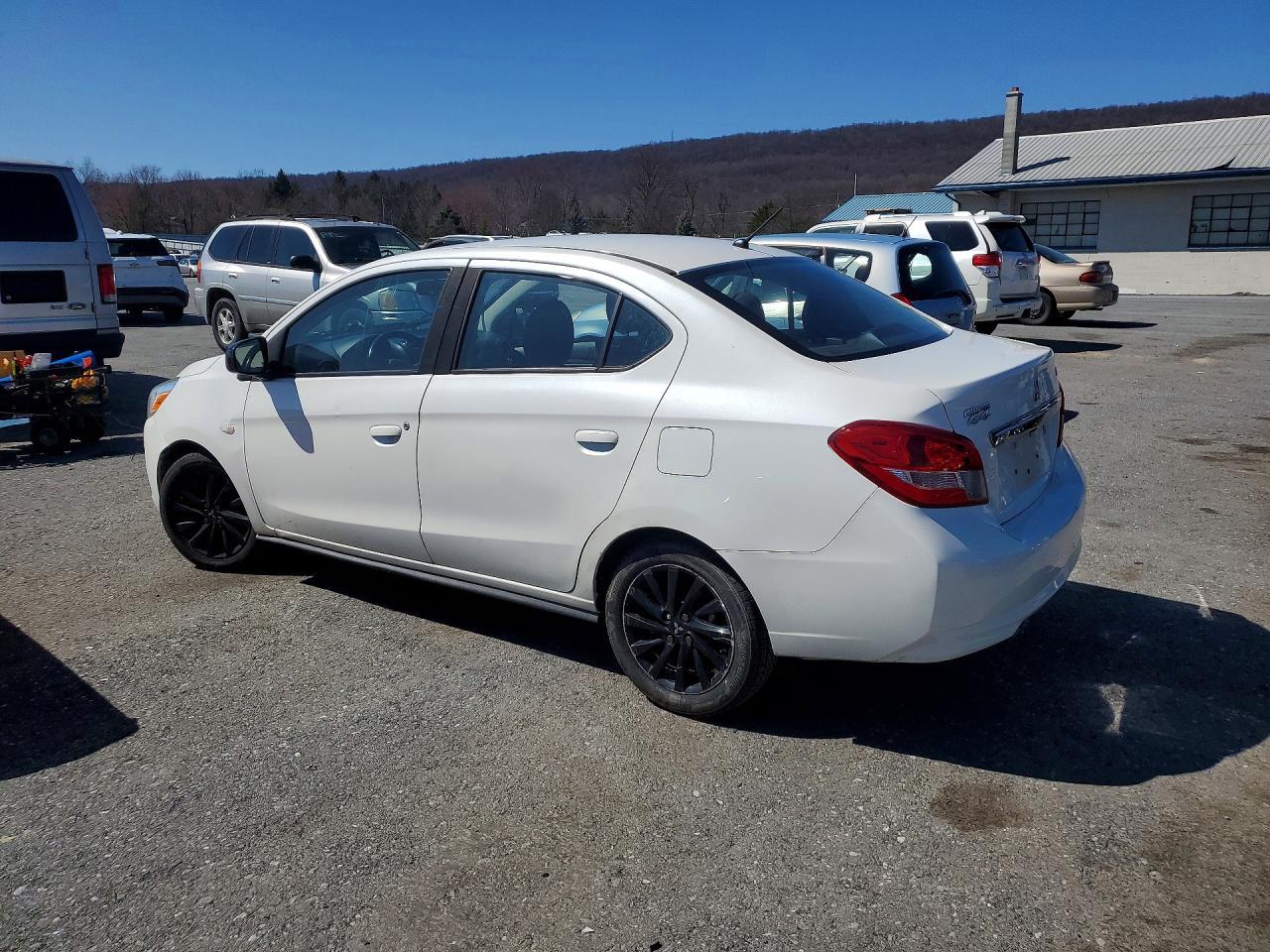 2020 Mitsubishi Mirage - zdjęcie 2