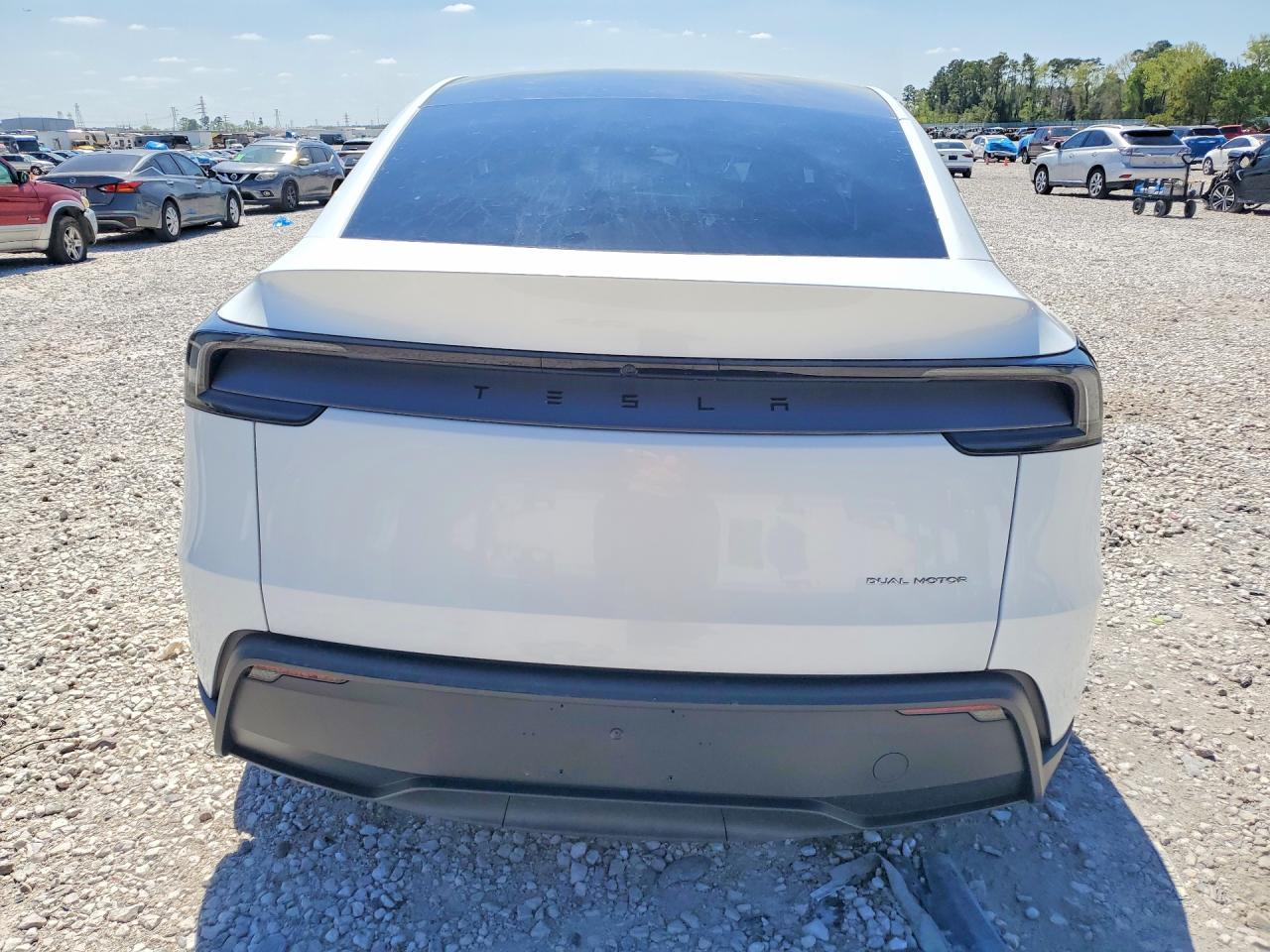2026 Tesla Model Y - zdjęcie 6