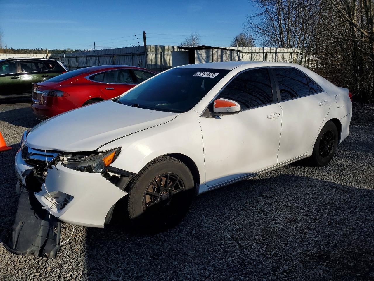 2014 Toyota Camry Le - zdjęcie główne