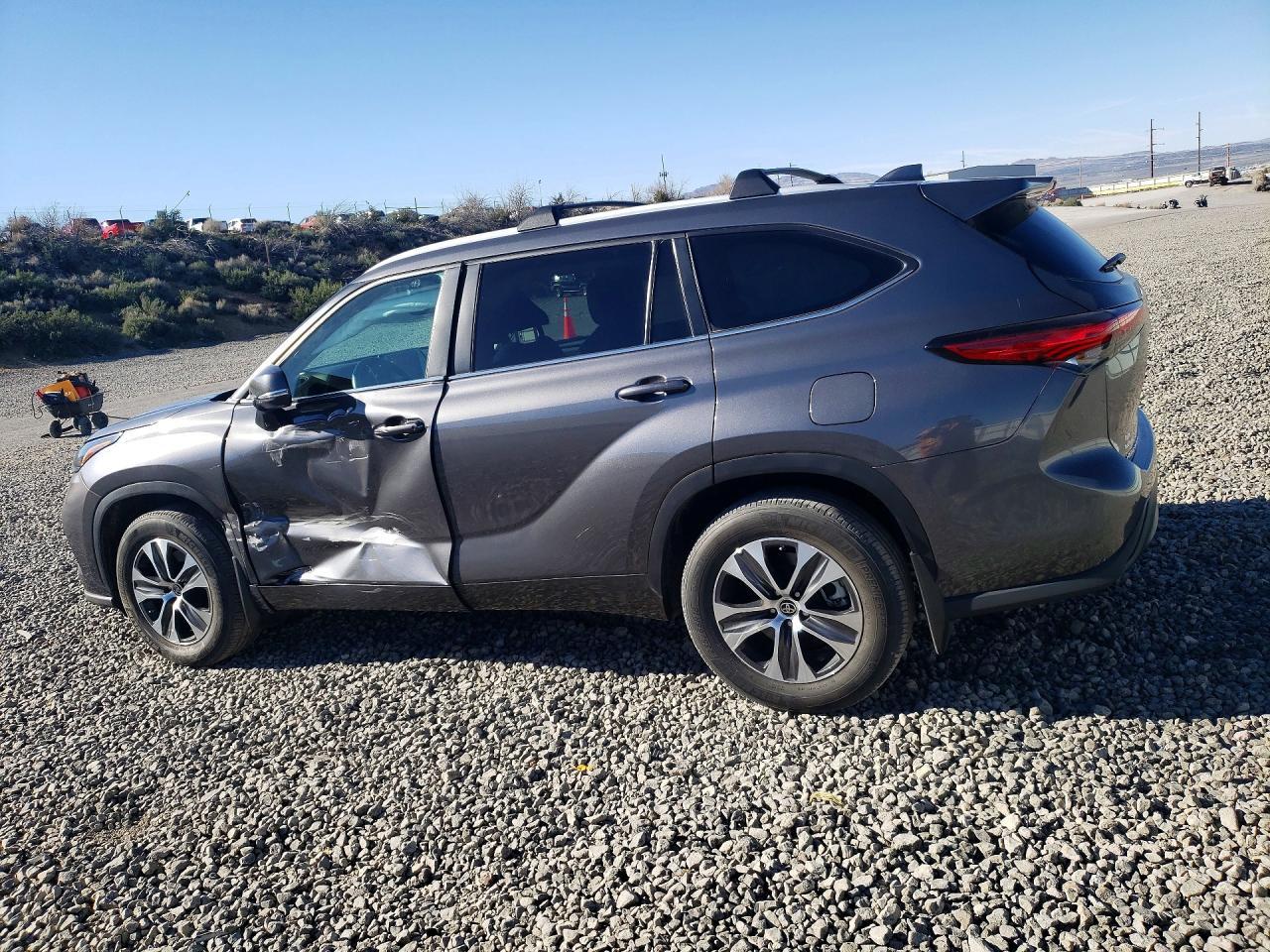 2023 Toyota Highlander Xle - zdjęcie 2