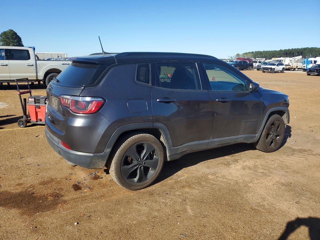 2019 Jeep Compass Latitude - zdjęcie 3