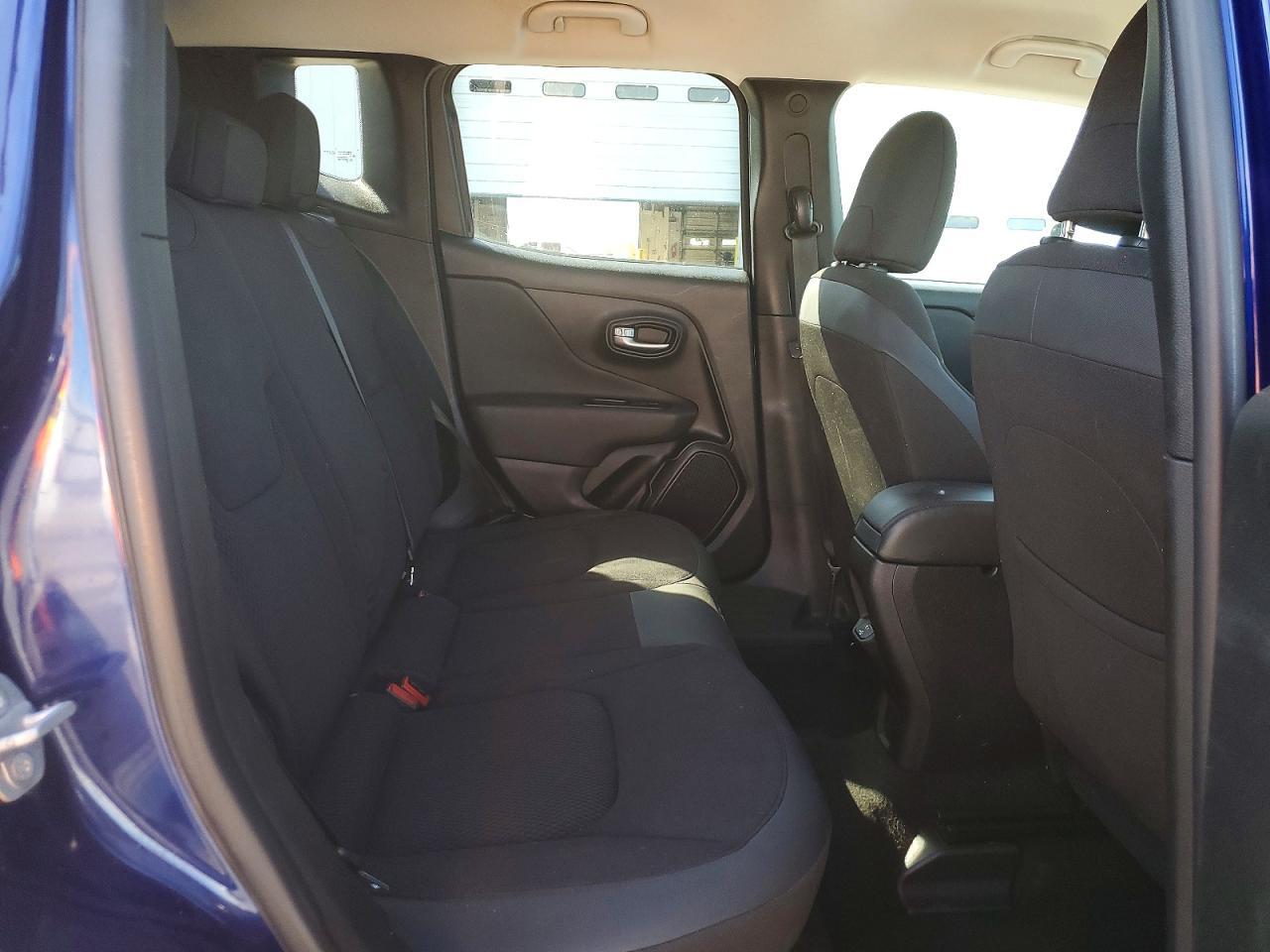 2020 Jeep Renegade Latitude - zdjęcie 11