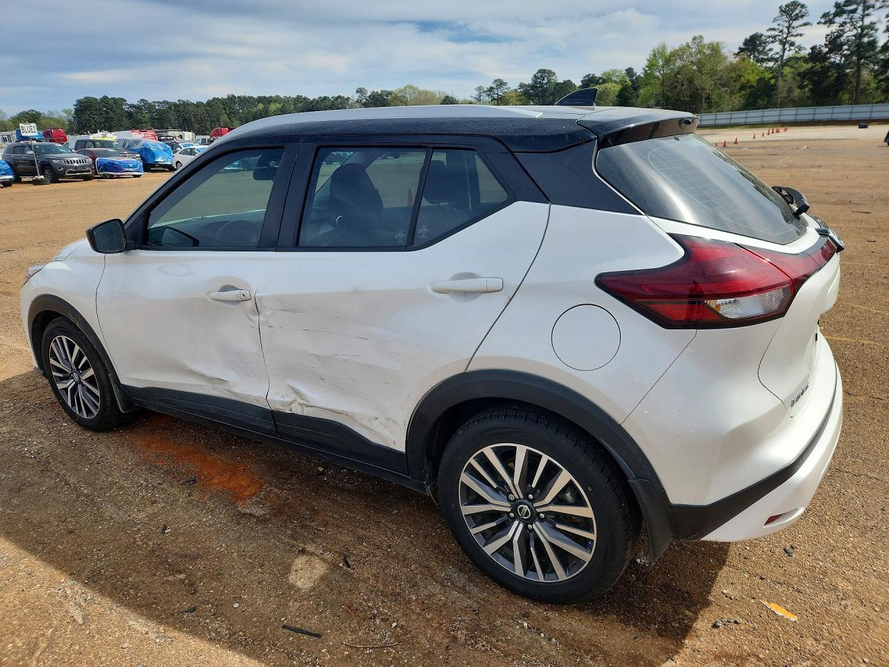 2021 Nissan Kicks Sv - zdjęcie 2