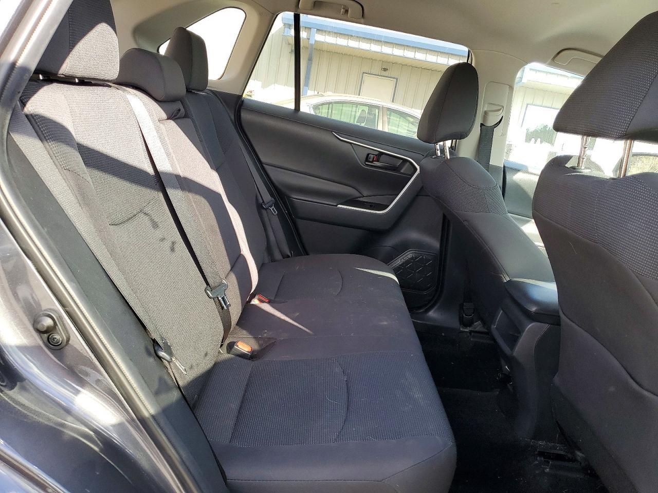 2021 Toyota Rav4 Le - zdjęcie 11