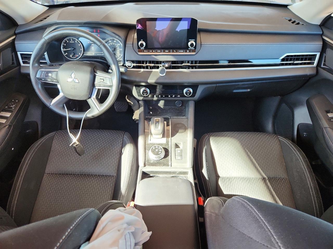 2024 Mitsubishi Outlander Es - zdjęcie 8