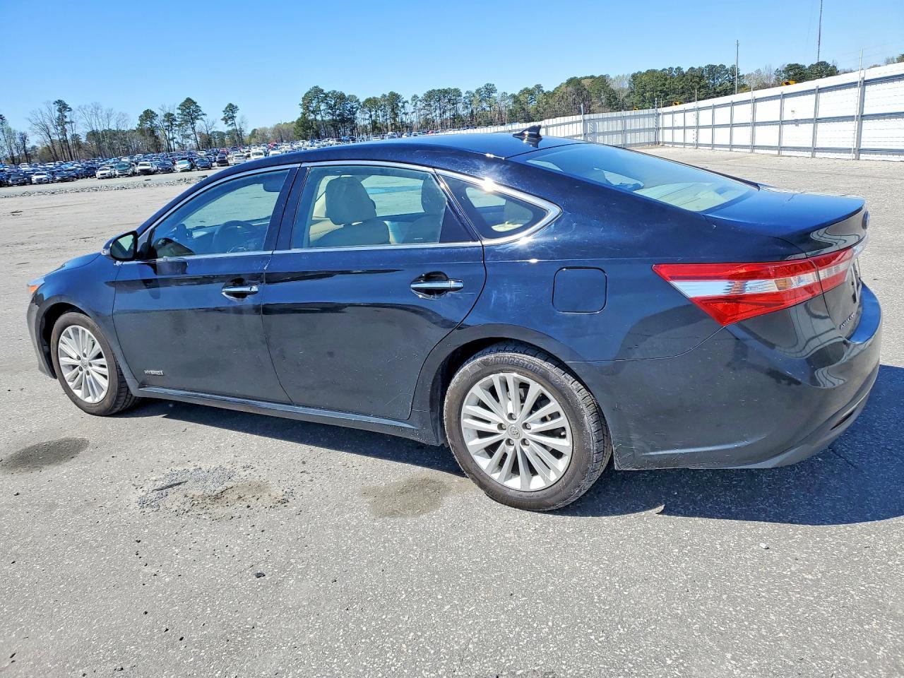 2014 Toyota Avalon Hybrid Limited - zdjęcie 2
