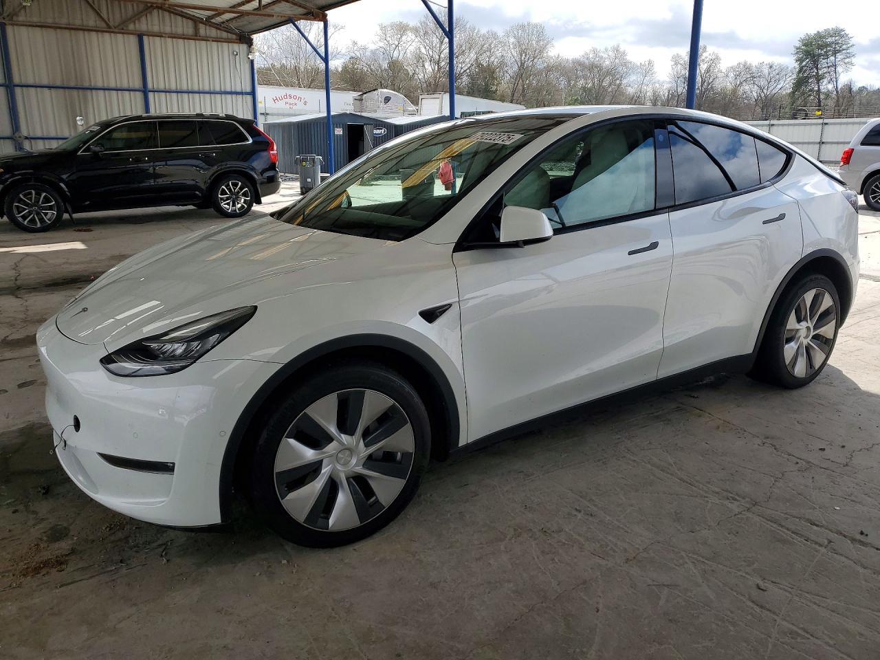 2021 Tesla Model Y - zdjęcie główne